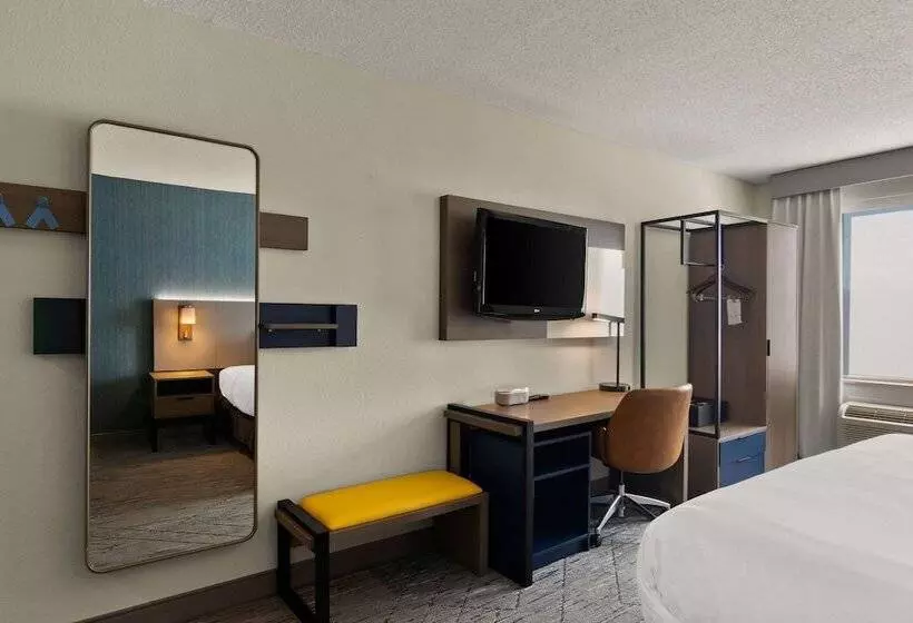 Отель Comfort Inn & Suites Ashland – Richmond North