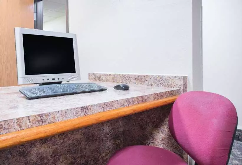 ホテル Super 8 By Wyndham Iola Ks