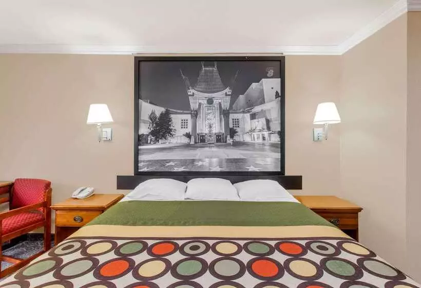 هتل Super 8 By Wyndham Los Angeles Downtown