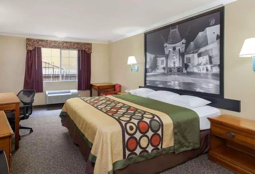 هتل Super 8 By Wyndham Los Angeles Downtown