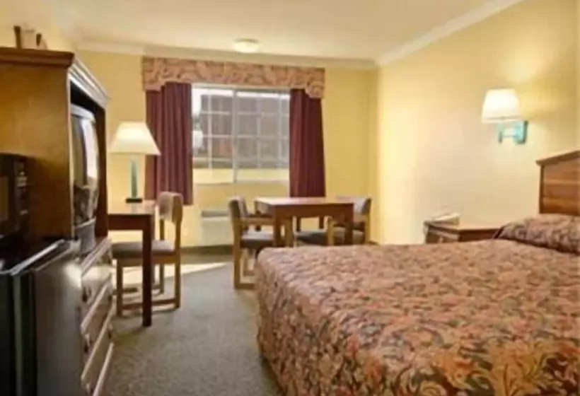 هتل Super 8 By Wyndham Los Angeles Downtown