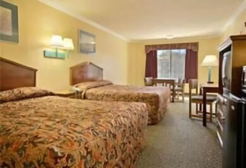 هتل Super 8 By Wyndham Los Angeles Downtown