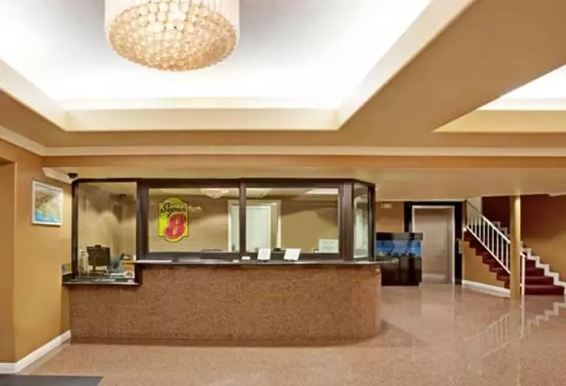 هتل Super 8 By Wyndham Los Angeles Downtown