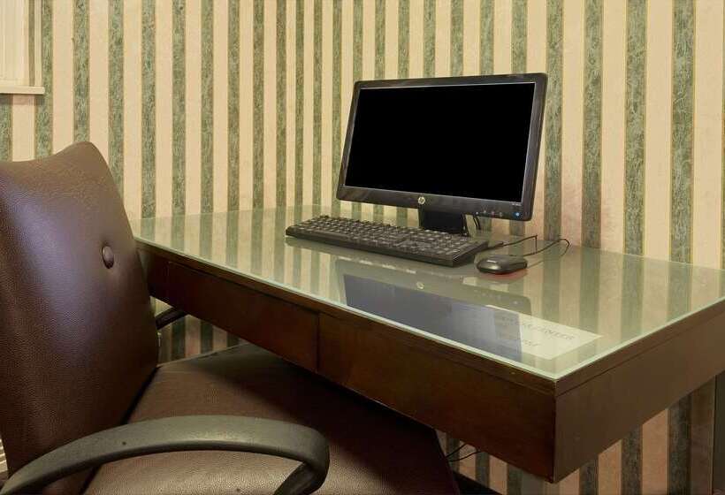 Мотель Super 8 By Wyndham De Soto