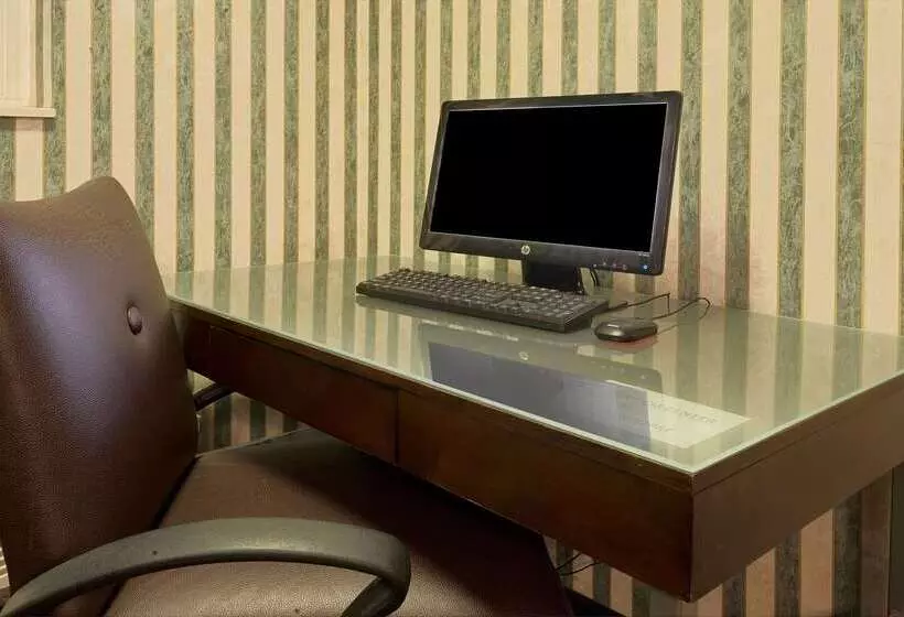 Мотель Super 8 By Wyndham De Soto