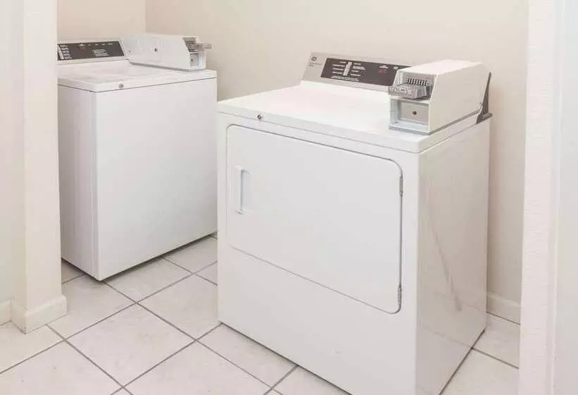 فندق على الطريق Super 8 By Wyndham Huntington