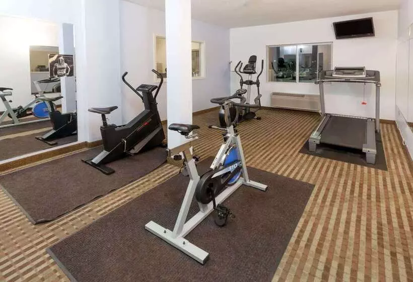 فندق على الطريق Super 8 By Wyndham Huntington