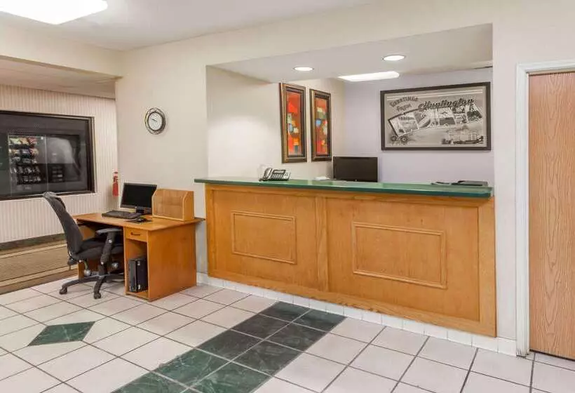 فندق على الطريق Super 8 By Wyndham Huntington