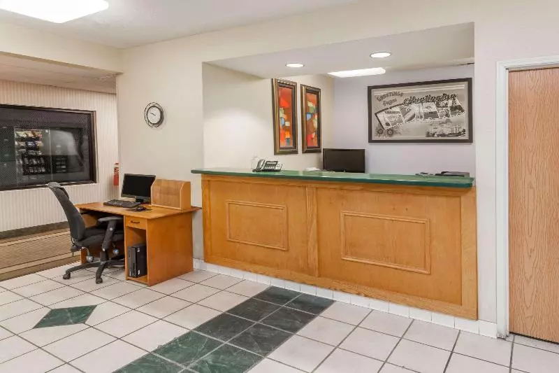 فندق على الطريق Super 8 By Wyndham Huntington