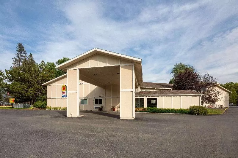 汽车旅馆 Super 8 By Wyndham St. Regis