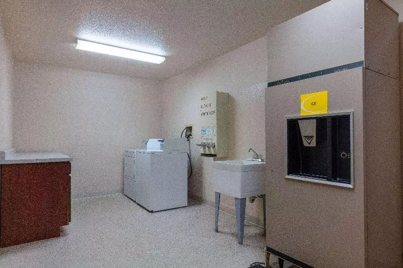 汽车旅馆 Super 8 By Wyndham St. Regis