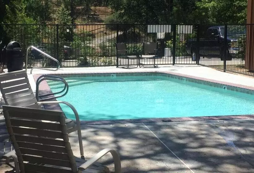 汽车旅馆 The Monarch Inn