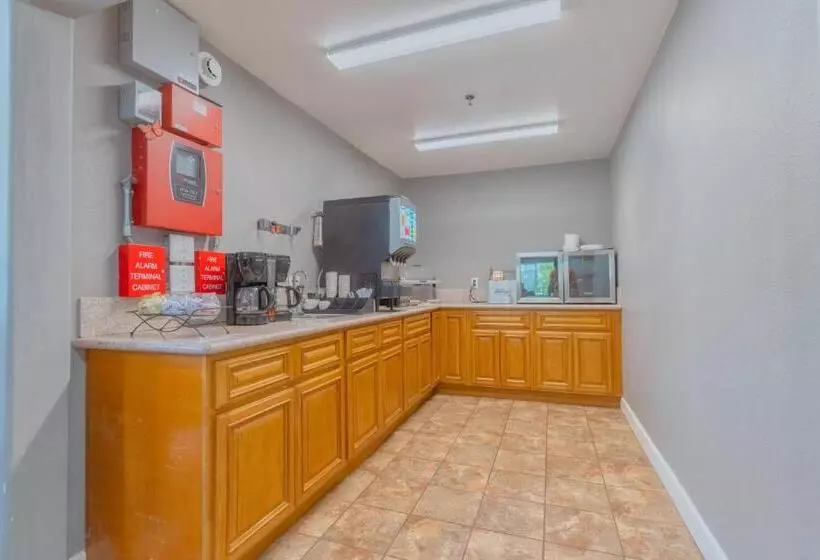 汽车旅馆 The Monarch Inn