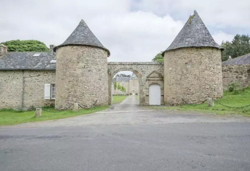 Aamiaismajoitus (B&B) Château De Cadouzan