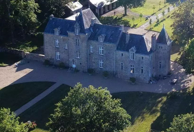 Aamiaismajoitus (B&B) Château De Cadouzan