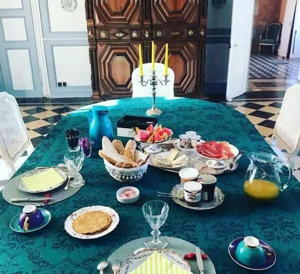 Aamiaismajoitus (B&B) Château De Cadouzan