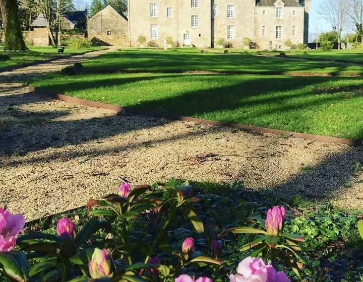 Aamiaismajoitus (B&B) Château De Cadouzan