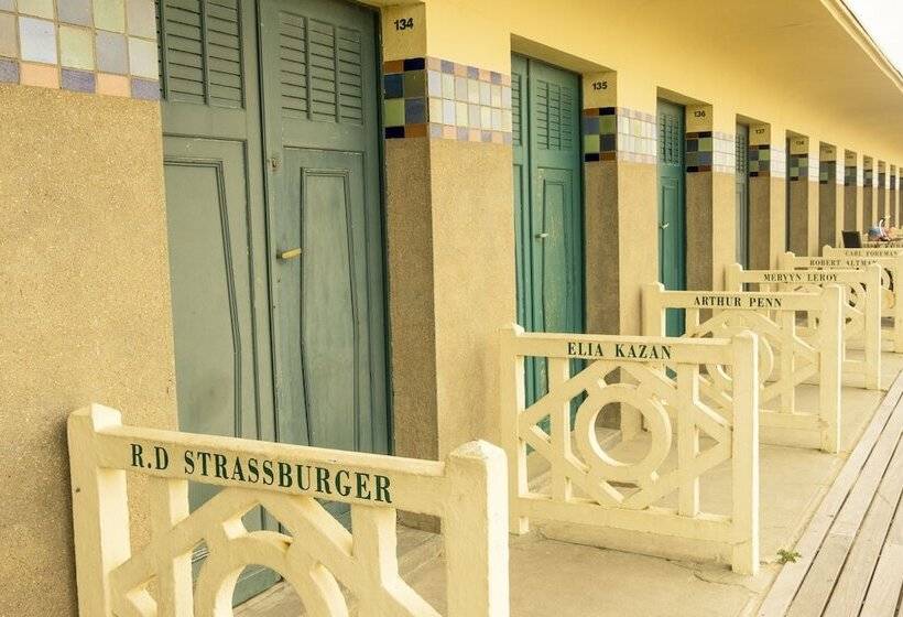 مبيت وإفطار Château De Bernesq