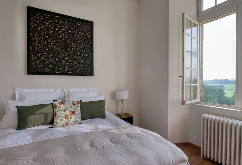 مبيت وإفطار Château De Bernesq