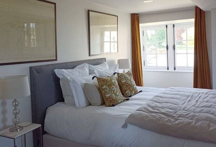 مبيت وإفطار Château De Bernesq