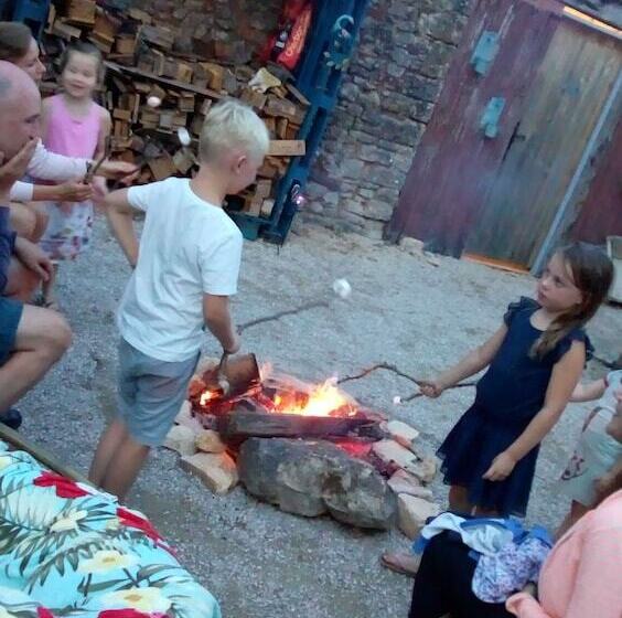 مبيت وإفطار Domaine De La Velle