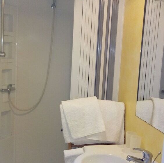 مبيت وإفطار Domaine De La Velle