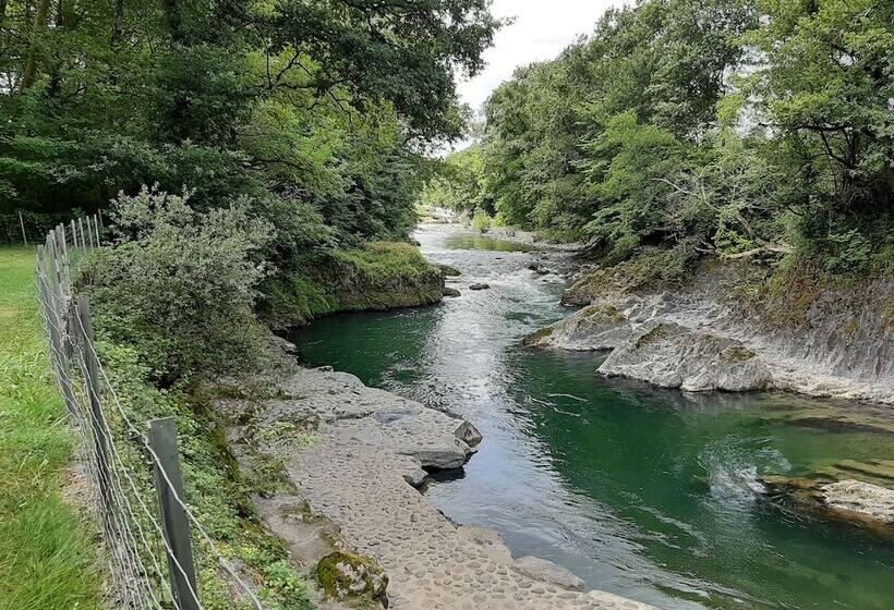 בית מלון כפרי Camping Uhaitza Chalets