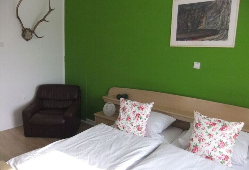 Отель Landgasthof Zum Adler