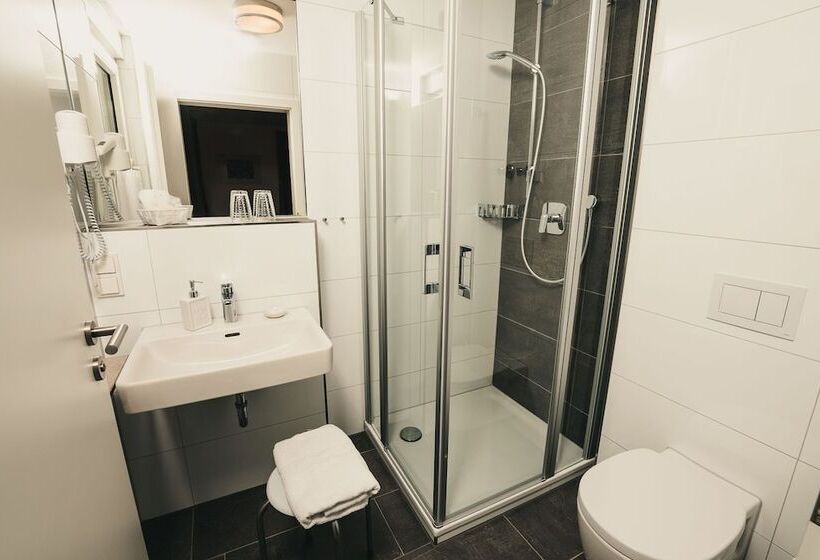 Отель Landgasthof Zum Adler