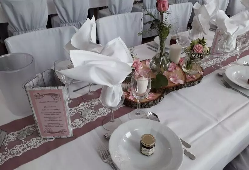 Hotelli Landgasthof Zum Adler