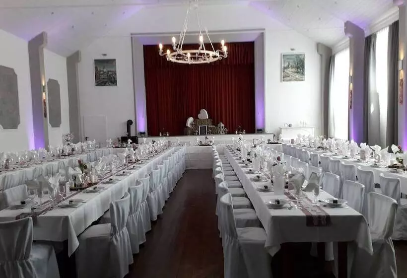 Hotelli Landgasthof Zum Adler