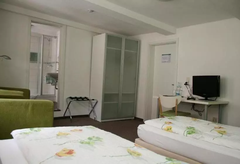 Hotelli Pension Ristorante Ventura Ehemals Reinhards Pension