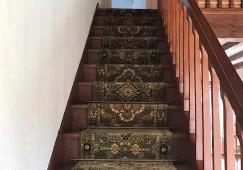 Majatalo Aux Coquelicots Sauvages