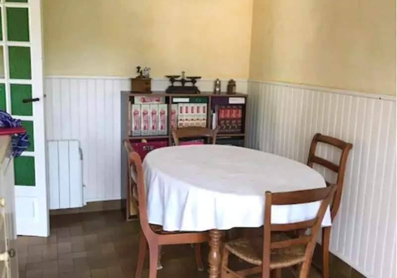 Majatalo Aux Coquelicots Sauvages