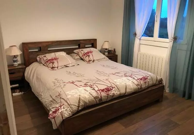 Majatalo Aux Coquelicots Sauvages