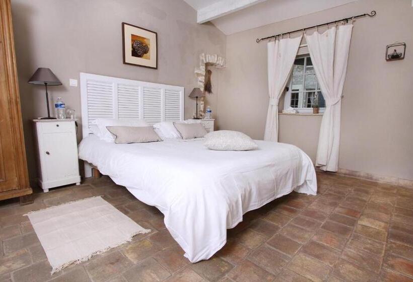 بنسيون Le Mas Du Pere Jean