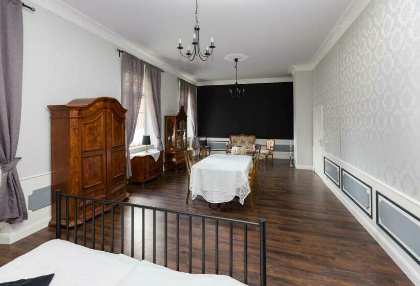 Pensione Schloss Lohm