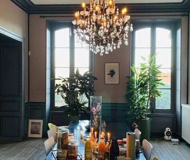 Aamiaismajoitus (B&B) Château Du Saint Etienne