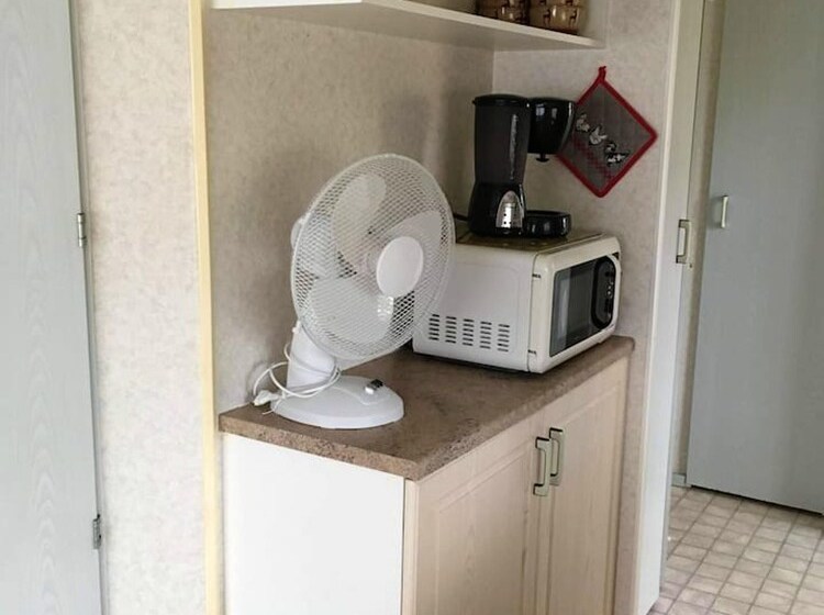 Bungalow With 2 Bedrooms In Cuffy, With Furnished Garden And Wifi 600 M From The Beach