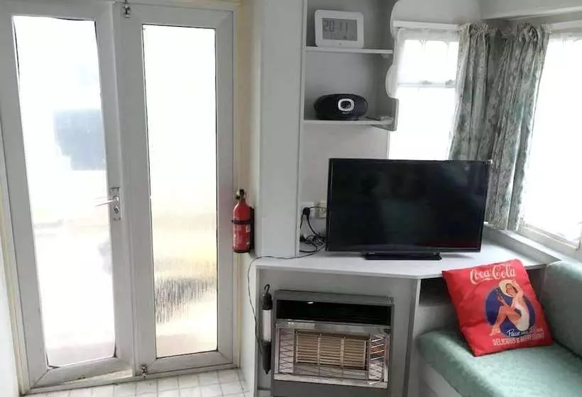 Bungalow With 2 Bedrooms In Cuffy, With Furnished Garden And Wifi  600 M From The Beach