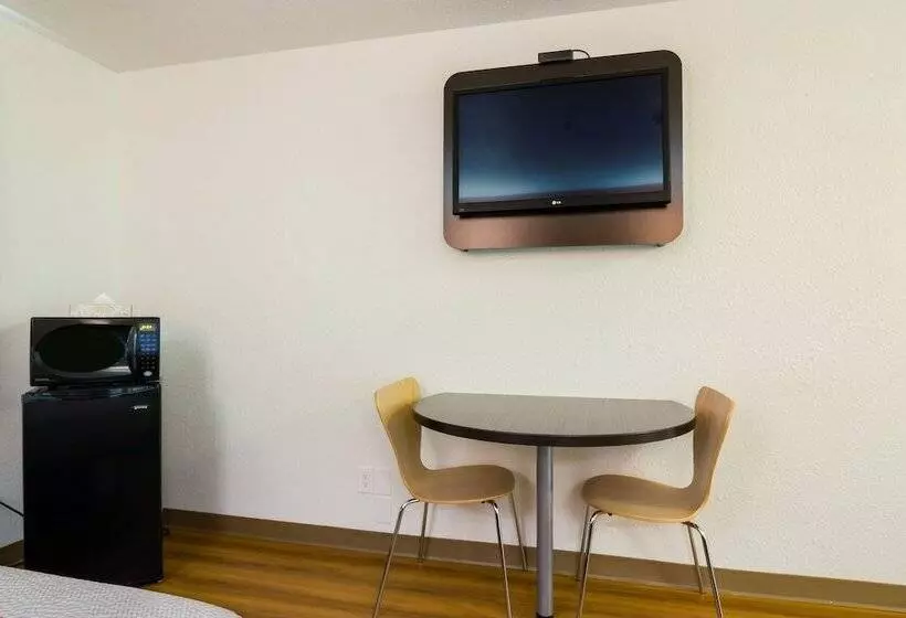 Motel 6 Kerrobert, Sk