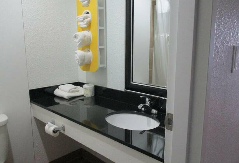 Motel 6 Kerrobert, Sk