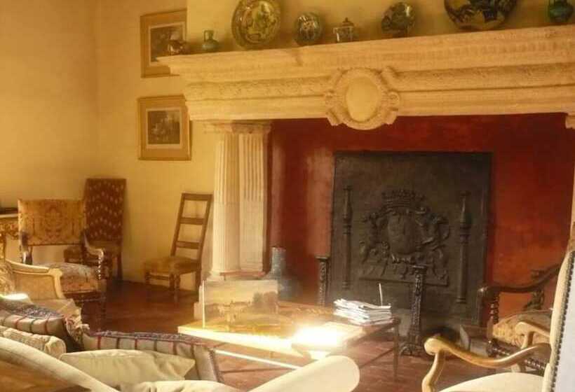 פנסיון Chateau Des Nobles