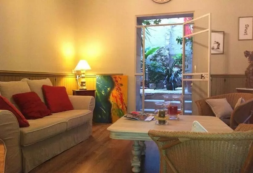 Majatalo Clos De Venes Domaine Viticole