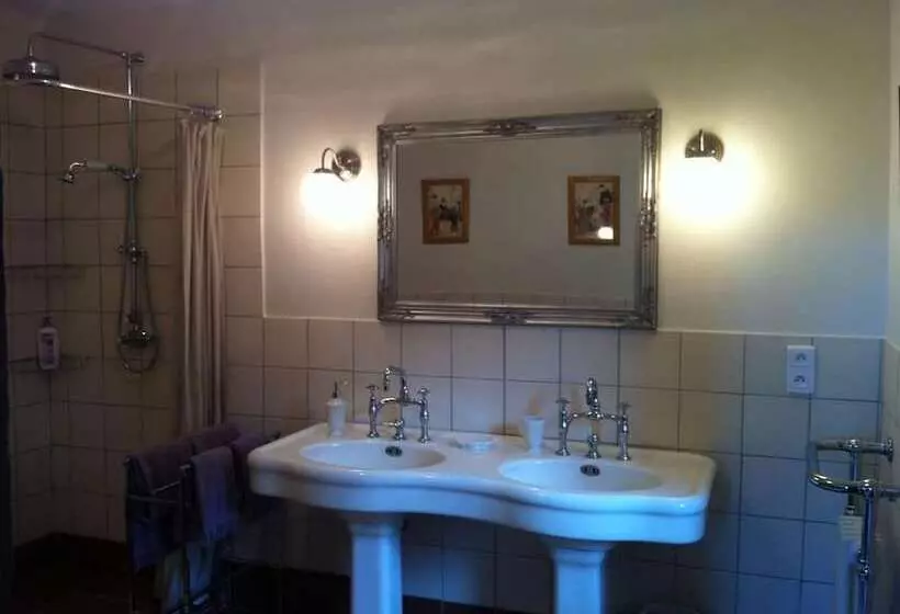 Majatalo Clos De Venes Domaine Viticole