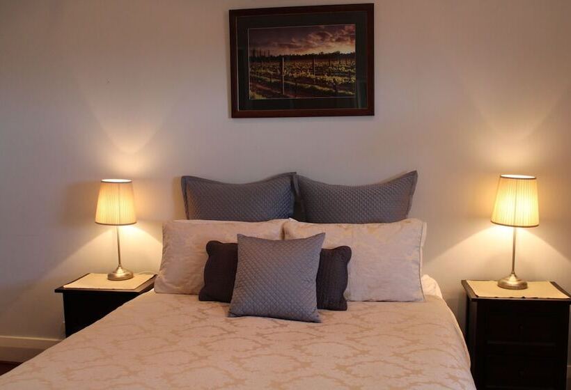 Vineyard Cottage At Upper Reach Winery