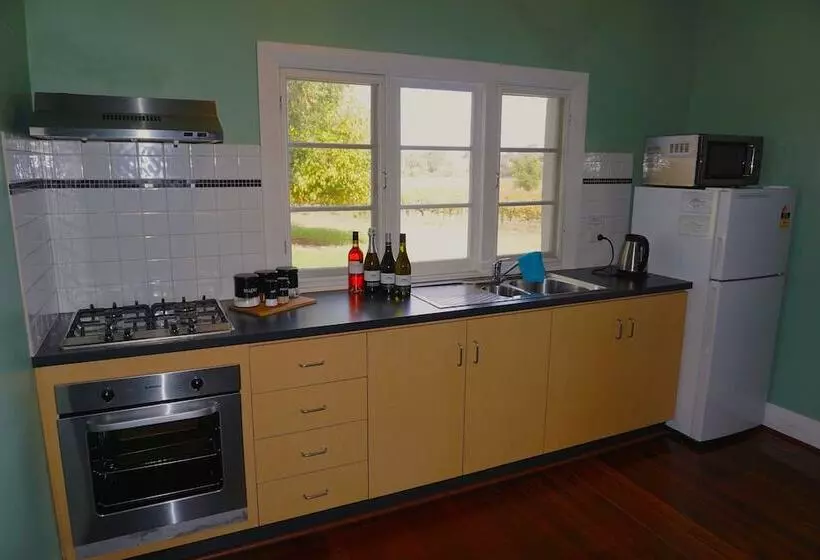 Vineyard Cottage At Upper Reach Winery