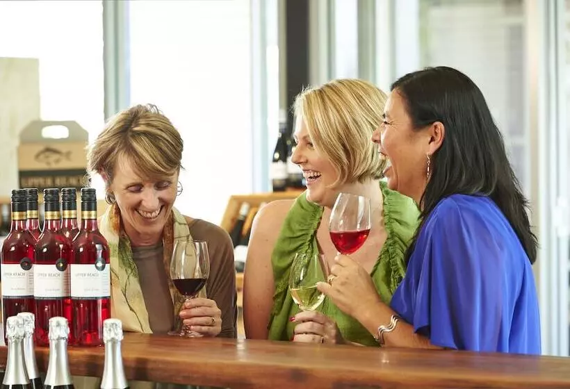 Vineyard Cottage At Upper Reach Winery