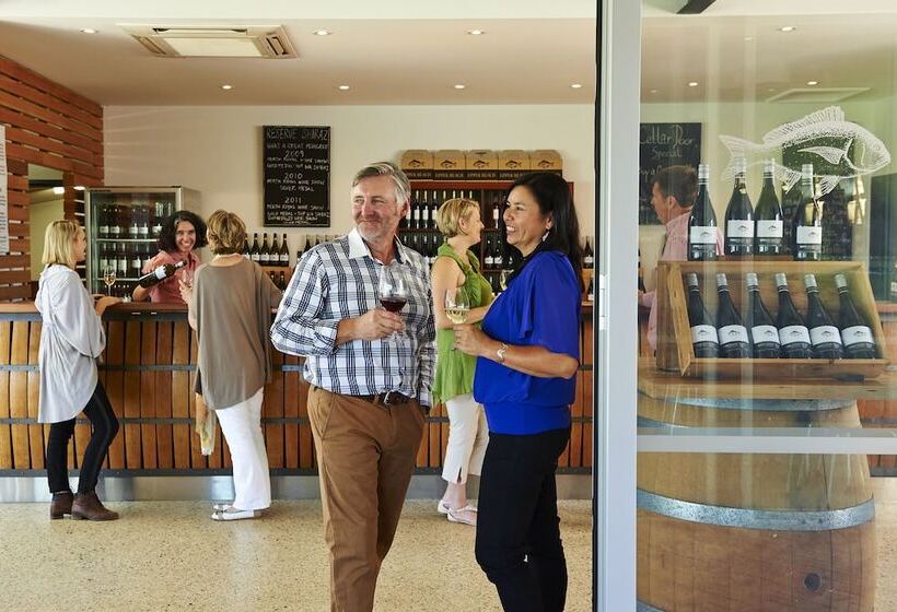 Vineyard Cottage At Upper Reach Winery