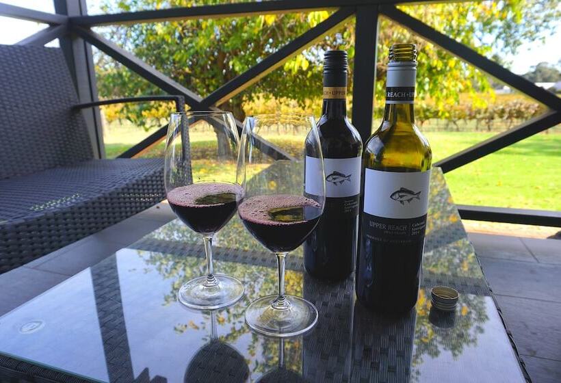 Vineyard Cottage At Upper Reach Winery